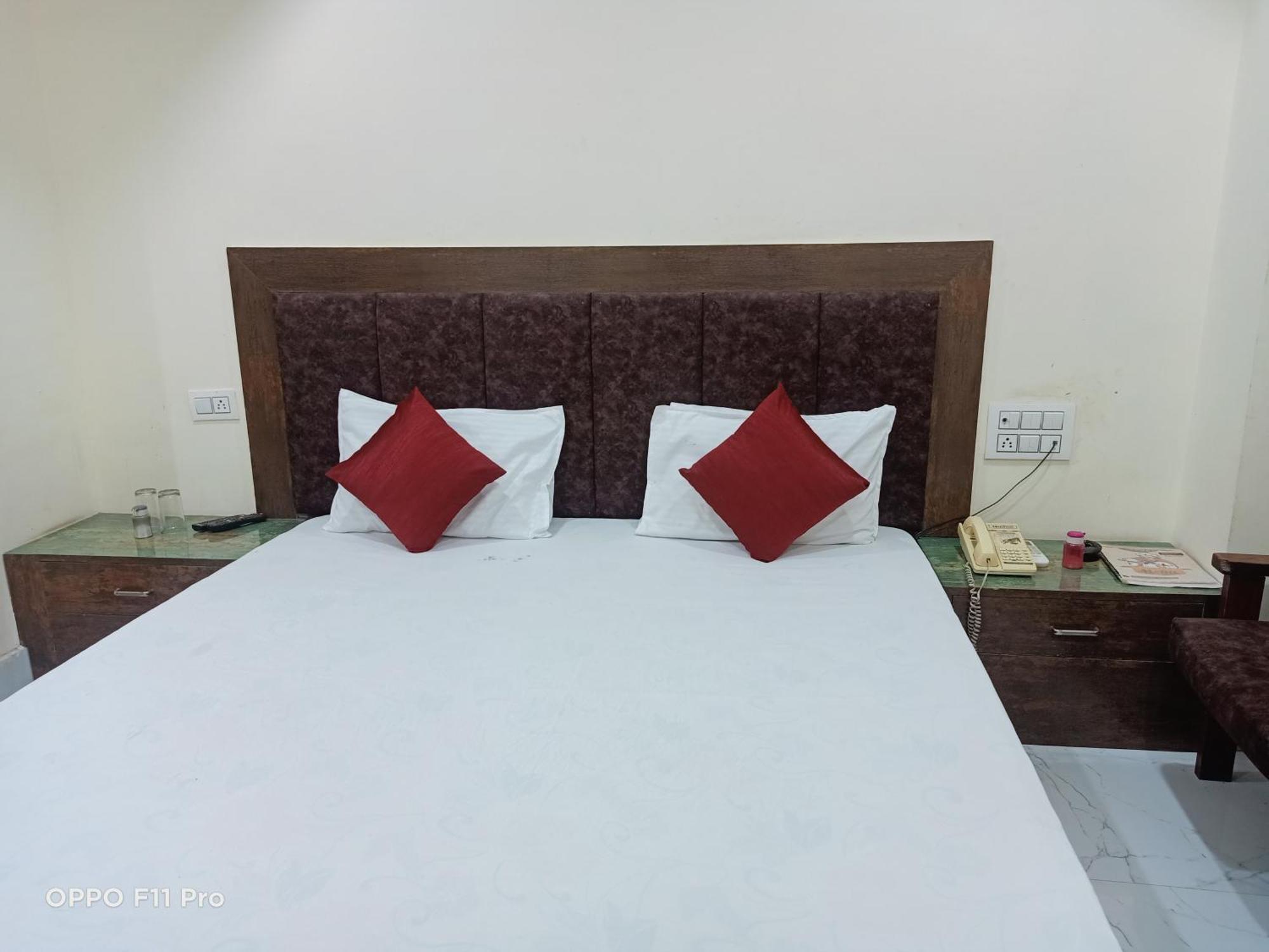 Hotel Ambassador Inn قاليور المظهر الخارجي الصورة