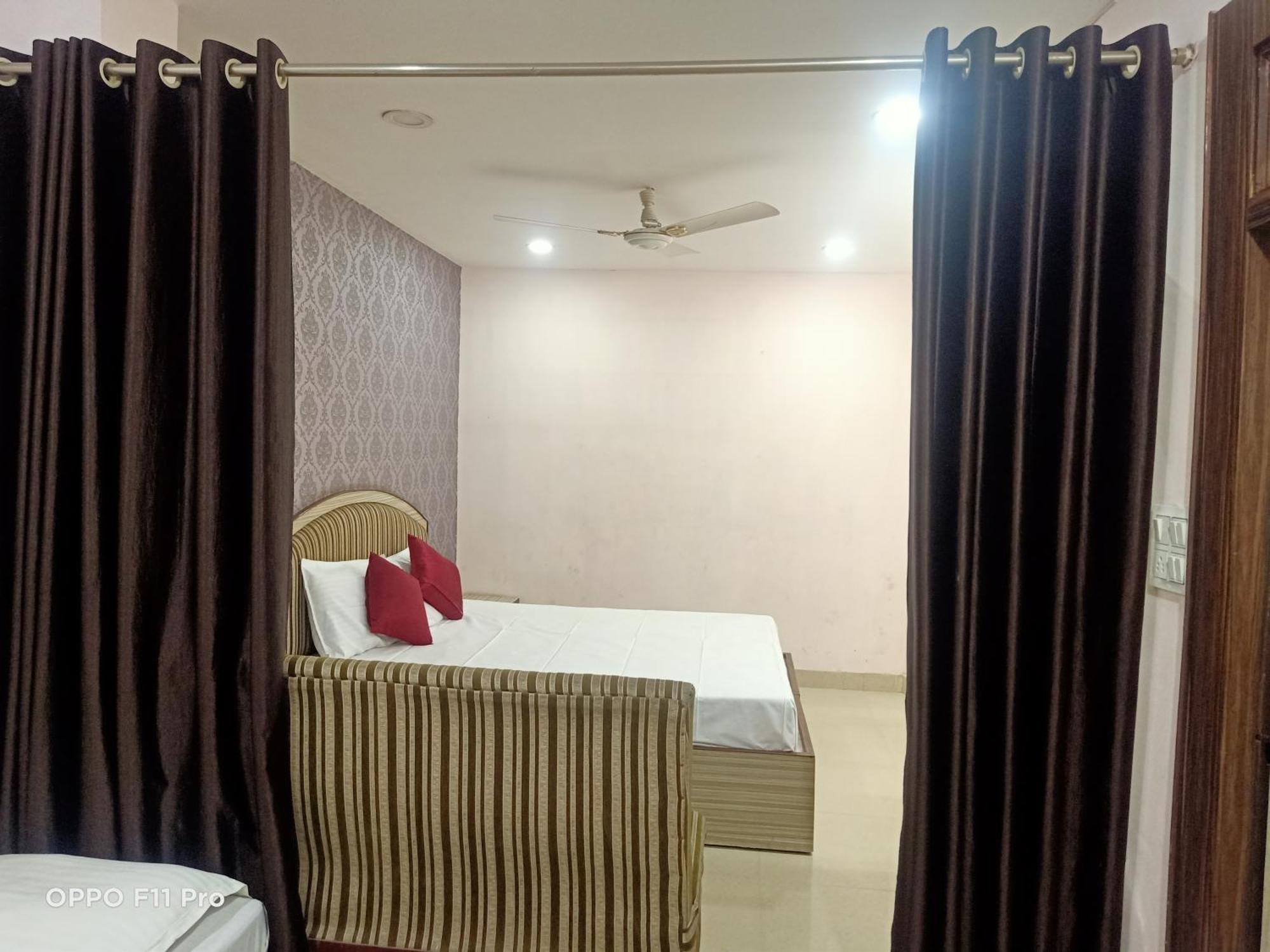 Hotel Ambassador Inn قاليور المظهر الخارجي الصورة