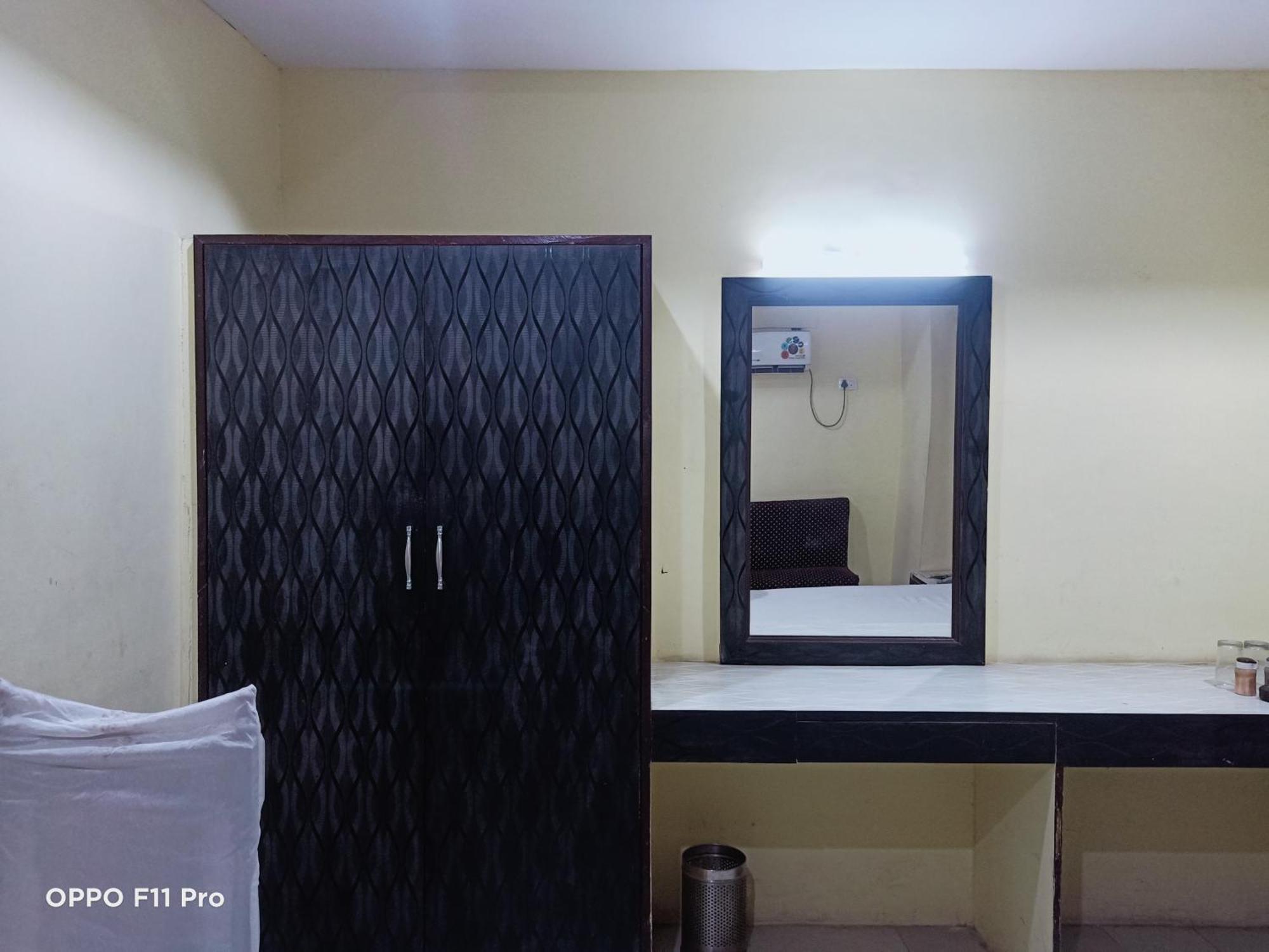 Hotel Ambassador Inn قاليور المظهر الخارجي الصورة