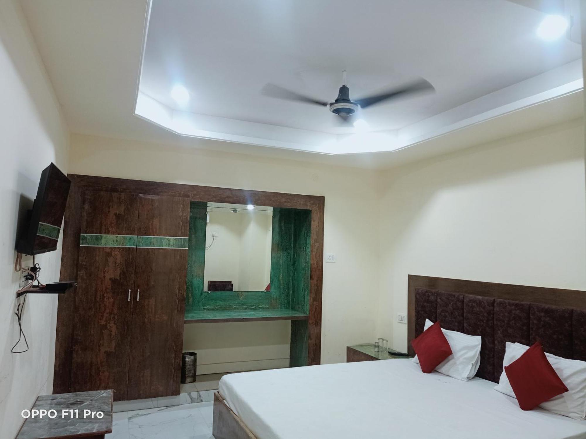 Hotel Ambassador Inn قاليور المظهر الخارجي الصورة