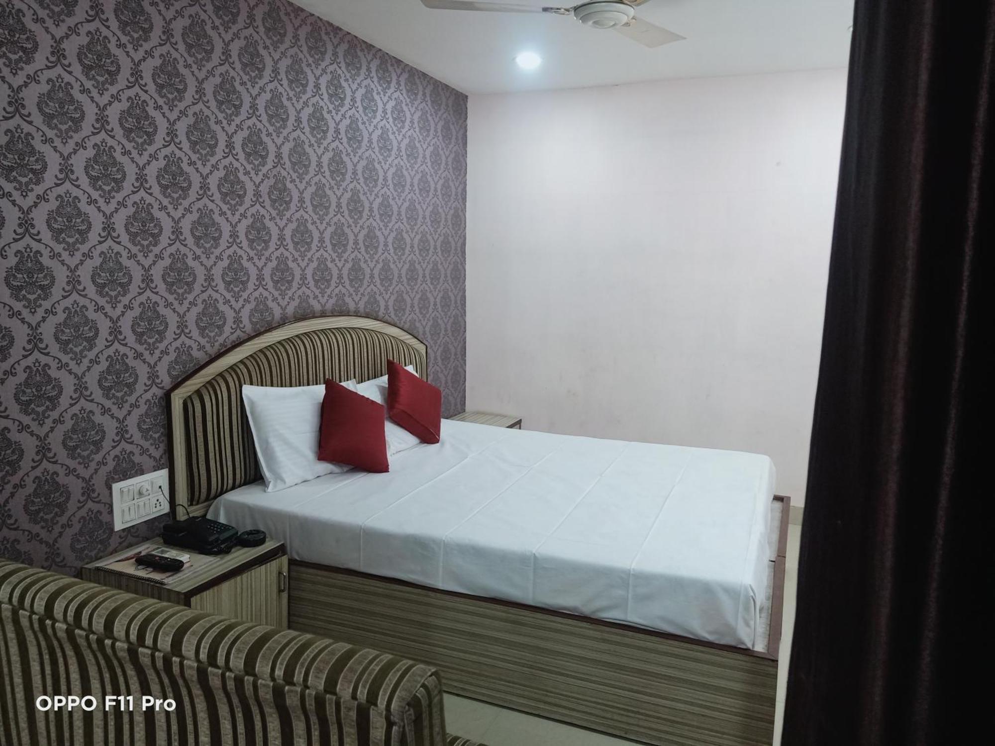 Hotel Ambassador Inn قاليور المظهر الخارجي الصورة