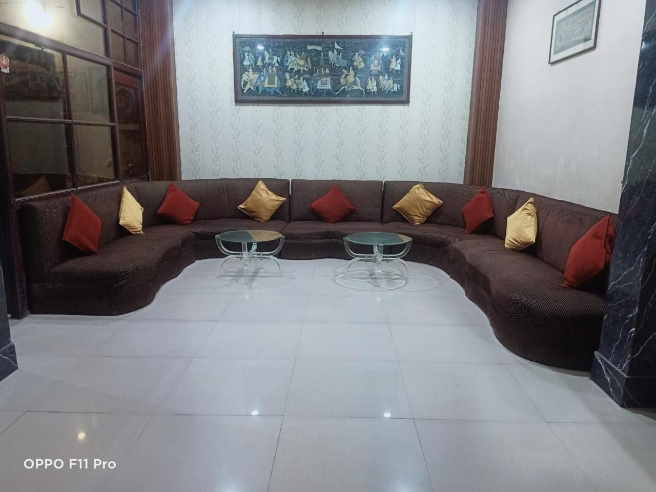 Hotel Ambassador Inn قاليور المظهر الخارجي الصورة