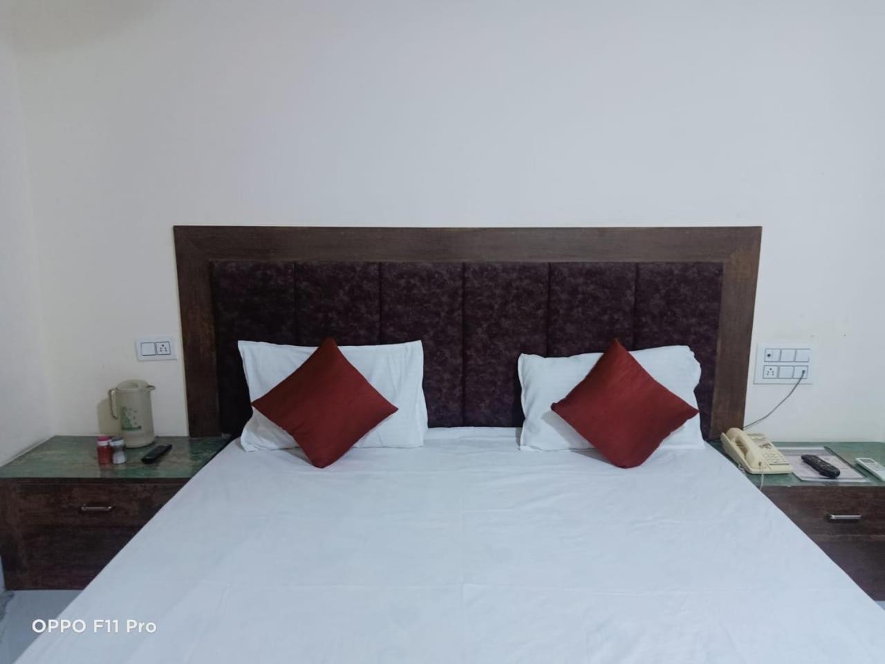 Hotel Ambassador Inn قاليور المظهر الخارجي الصورة
